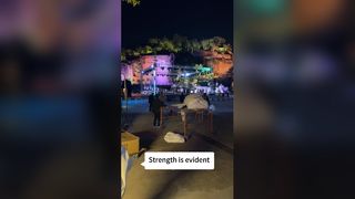 Pabrik penerangan budaya sedang menguji lampunya