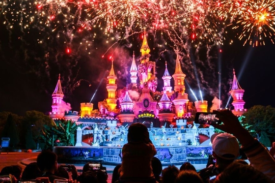 Cahaya panggung COB LED dengan kecerahan tinggi 200W RGBW 4 In1 Magic Par For Fantawild Cartoon Castle Project